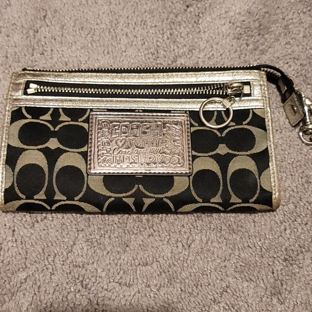 Coach wristlet wallet
